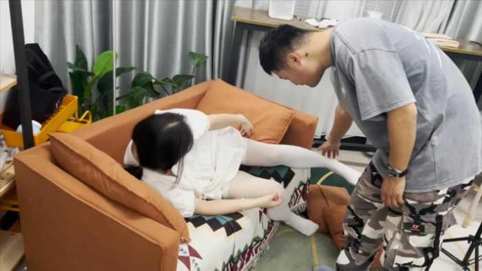 【网盘】【第5风格】剧情00后被入室抢劫捆绑勒晕舔脚 第三部 JS241204~1