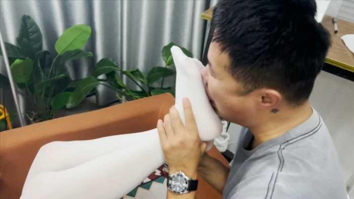 【网盘】【第5风格】剧情00后被入室抢劫捆绑勒晕舔脚 第三部 JS241204~1