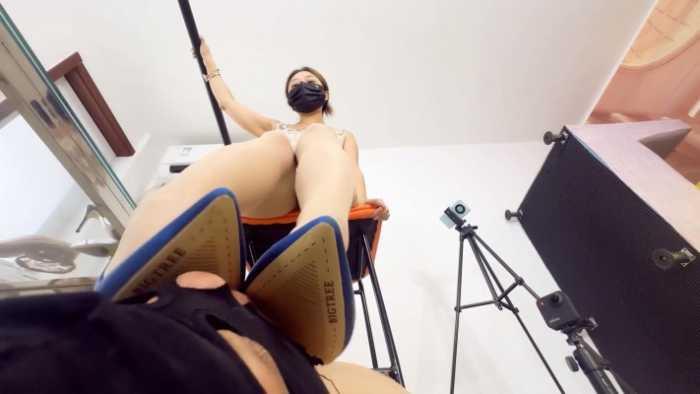【爱秀套图】【1080P】凌S高跟丝袜脚踩脸玩弄男M YC-241205