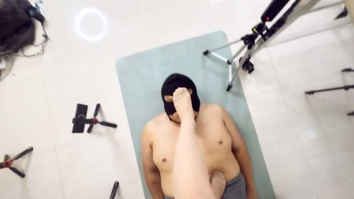 【爱秀套图】【1080P】凌S高跟丝袜脚踩脸玩弄男M YC-241205