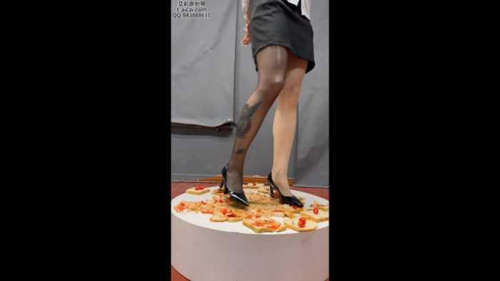 【爱秀套图】YSL 给狗制作食物 面包圣女果 YC-241129-5