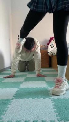 【网盘】【精神小妹】女神全体重踩踏暴力踢踹虐M JS241209~6