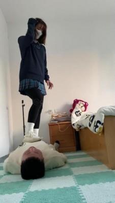 【网盘】【精神小妹】女神全体重踩踏暴力踢踹虐M JS241209~6