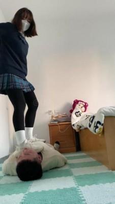 【网盘】【精神小妹】女神全体重踩踏暴力踢踹虐M JS241209~6