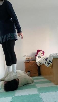 【网盘】【精神小妹】女神全体重踩踏暴力踢踹虐M JS241209~6