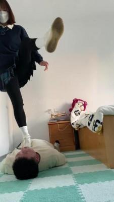 【网盘】【精神小妹】女神全体重踩踏暴力踢踹虐M JS241209~6