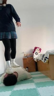 【网盘】【精神小妹】女神全体重踩踏暴力踢踹虐M JS241209~6