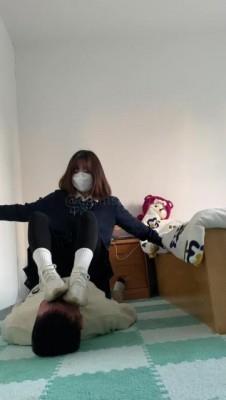 【网盘】【精神小妹】女神全体重踩踏暴力踢踹虐M JS241209~6