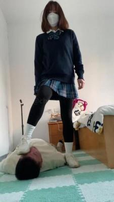 【网盘】【精神小妹】女神全体重踩踏暴力踢踹虐M JS241209~6