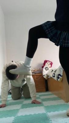 【网盘】【精神小妹】女神全体重踩踏暴力踢踹虐M JS241209~6