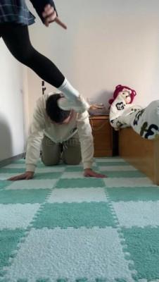 【网盘】【精神小妹】女神全体重踩踏暴力踢踹虐M JS241209~6