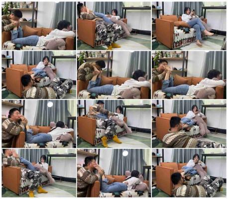 【爱秀套图】【第5风格】 00后酱一边玩手机一边被舔脚 YC-241127-9