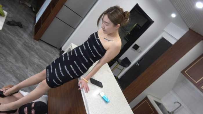 【爱秀套图】【彼岸花】高跟踩胖子乳头 YC-241211-7