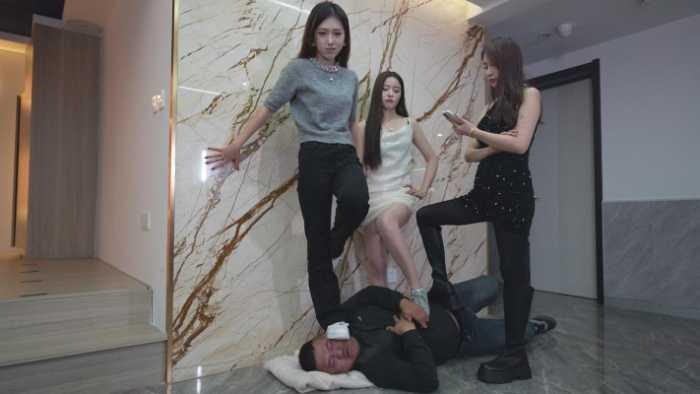 【爱秀套图】三S踹头强制吸原味臭袜子抵痛 全程不停歇轮换全体重踩头！ YC-241213