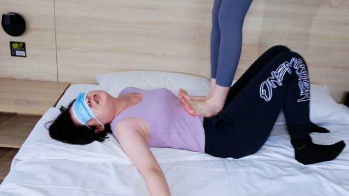 【爱秀套图】【超级女M】被175艾琳踩踏玩弄 JS241219~2