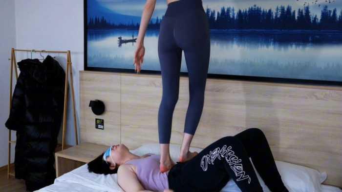 【爱秀套图】【超级女M】被175艾琳踩踏玩弄 JS241219~2
