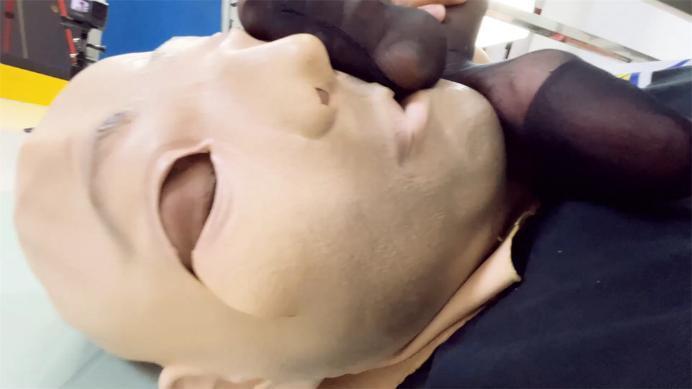 【爱秀套图】小伊黑丝高跟残忍走踩头全体重走脸丝袜脚踩头 全体重高跟踩头黑丝脚踩脸 YC-241218-2