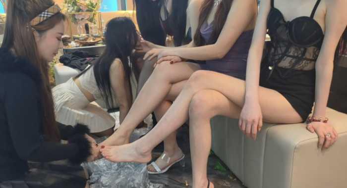 【爱秀套图】model-月焱生日盛宴众奴跪拜 YC-241218-3
