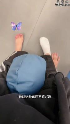 【爱秀套图】超市里当着众人公开调教学生 JS241222-24