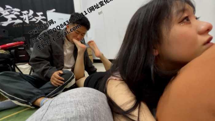 【爱秀套图】【第5风格】边玩游戏边被老板玩脚 YC-241221-6