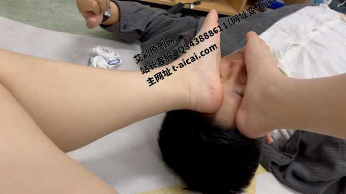 【爱秀套图】【第5风格】边玩游戏边被老板玩脚 YC-241221-6