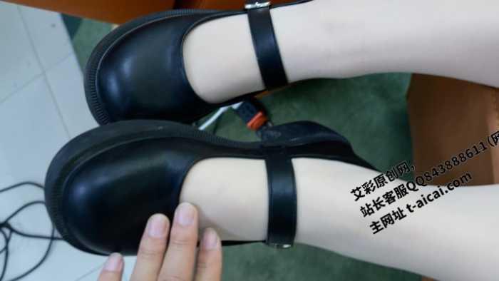 【爱秀套图】【第5风格】公司新来的小姐姐面试被下药迷晕舔脚 YC-241218-7