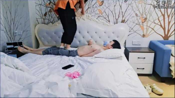 【爱秀套图】【啦啦啦】女大学生校园暴力式踢踹踩踏 ACYC-3829