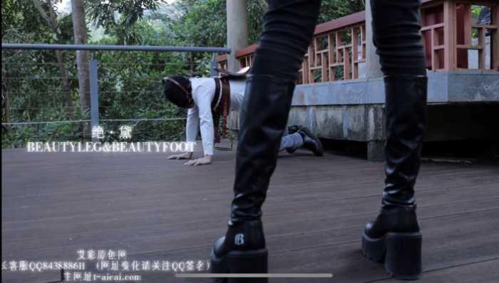 【爱秀套图】户外公园露出骑马奴 路人经过时恋足 GD025 YC-241225-3