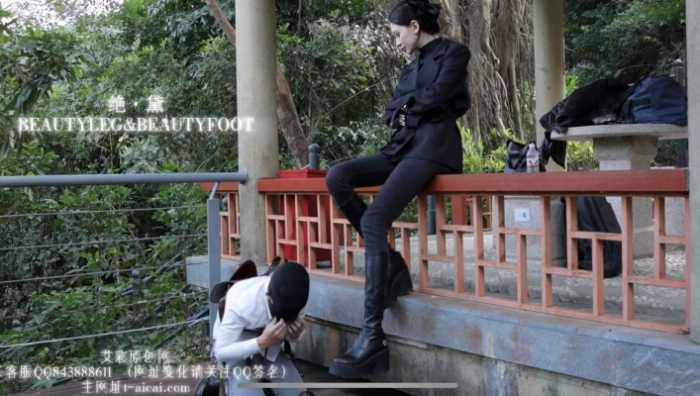 【爱秀套图】户外公园露出骑马奴 路人经过时恋足 GD025 YC-241225-3