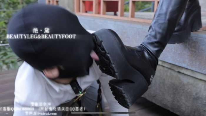 【爱秀套图】户外公园露出骑马奴 路人经过时恋足 GD025 YC-241225-3