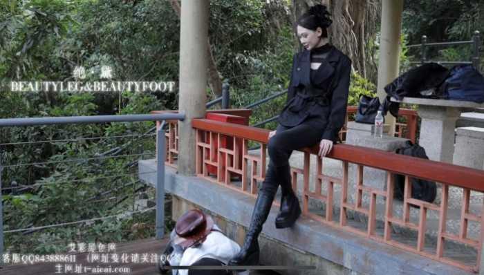 【爱秀套图】户外公园露出骑马奴 路人经过时恋足 GD025 YC-241225-3