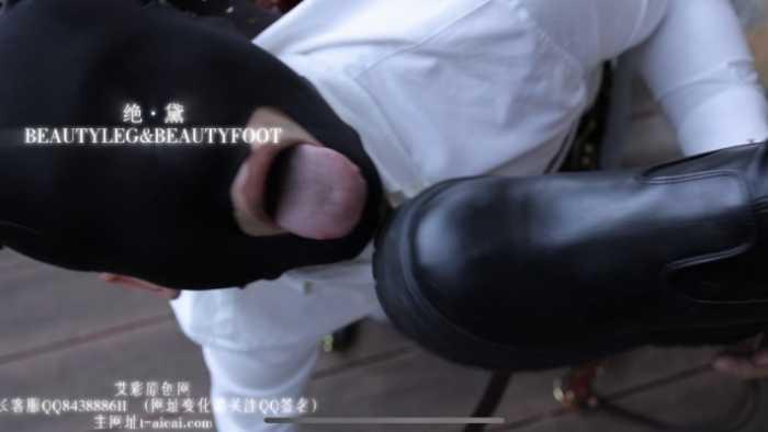 【爱秀套图】户外公园露出骑马奴 路人经过时恋足 GD025 YC-241225-3