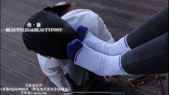 【爱秀套图】户外公园露出骑马奴 路人经过时恋足 GD025 YC-241225-3