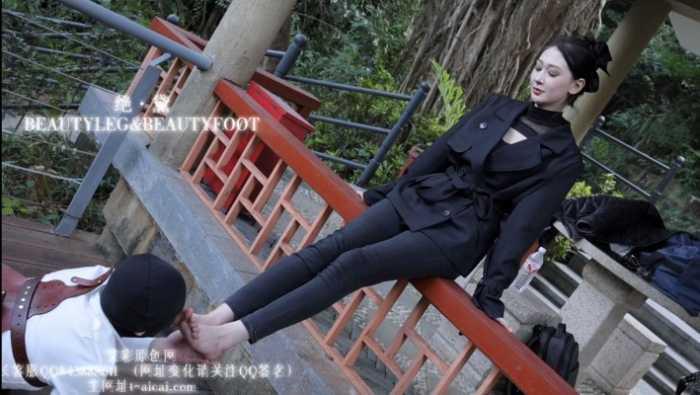 【爱秀套图】户外公园露出骑马奴 路人经过时恋足 GD025 YC-241225-3