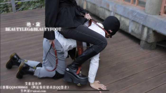 【爱秀套图】户外公园露出骑马奴 路人经过时恋足 GD025 YC-241225-3