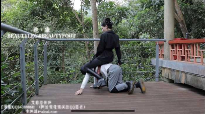 【爱秀套图】户外公园露出骑马奴 路人经过时恋足 GD025 YC-241225-3