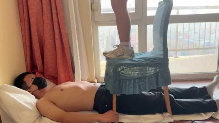 【爱秀套图】【素人老师】素人小琴老师的运动鞋跳踩 YC-241225-2