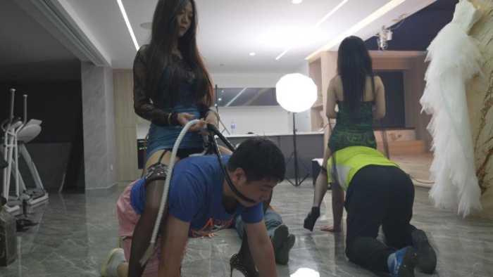 【爱秀套图】麋鹿银儿 集团骑马大专场 高能花样骑马奴隶庄园 浓痰爆踹工具狗 YC-241227