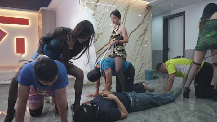 【爱秀套图】麋鹿银儿 集团骑马大专场 高能花样骑马奴隶庄园 浓痰爆踹工具狗 YC-241227