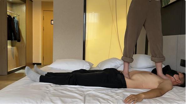 【爱秀套图】【素人研究生】玉足超狠跳软腹 YC-250102-6