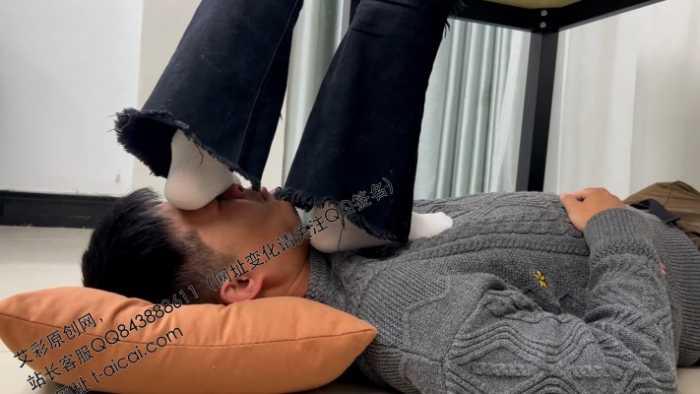 【爱秀套图】【第5风格】00后下班日常喂同事吃脚 YC-250102-7
