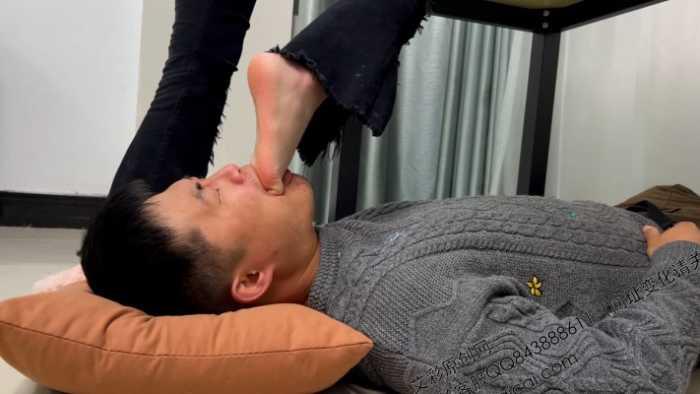 【爱秀套图】【第5风格】00后下班日常喂同事吃脚 YC-250102-7