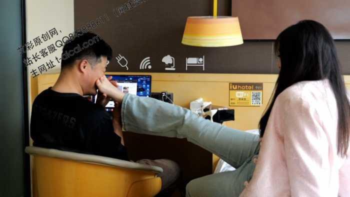【爱秀套图】【第5风格】00后下班日常喂同事吃脚 YC-250102-7
