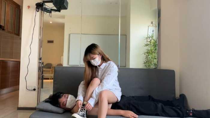 【爱秀套图】【小鲨鱼殿下】匡威全体重踩脖子踩裆 飞坐肚子 YC-250106-2