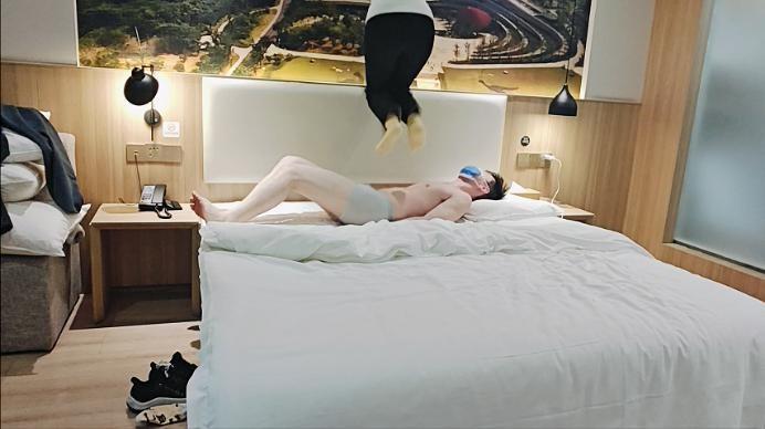 【网盘】【啦啦啦】新开发的学生s爬山后超暴力跳踩 ACYC-4127