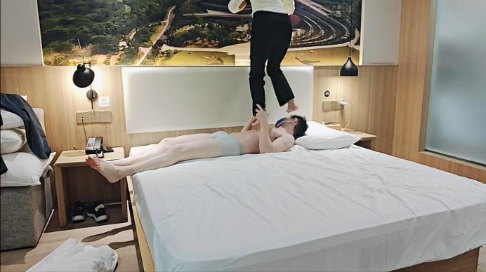 【网盘】【啦啦啦】新开发的学生s爬山后超暴力跳踩 ACYC-4127