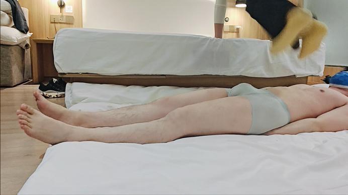 【网盘】【啦啦啦】新开发的学生s爬山后超暴力跳踩 ACYC-4127