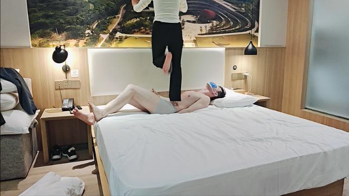 【网盘】【啦啦啦】新开发的学生s爬山后超暴力跳踩 ACYC-4127