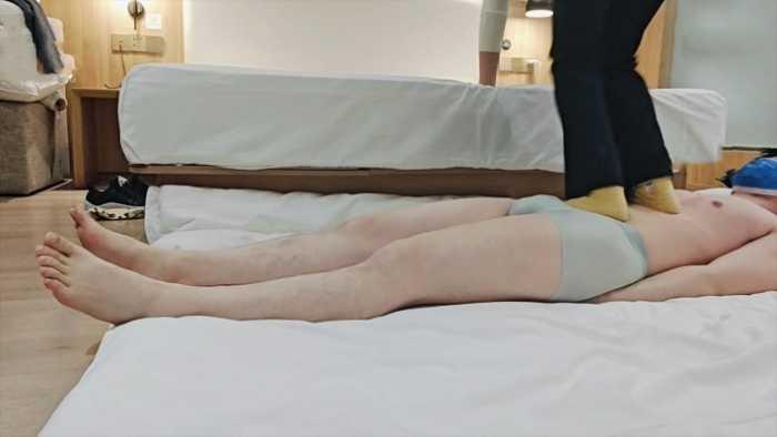 【网盘】【啦啦啦】新开发的学生s爬山后超暴力跳踩 ACYC-4127