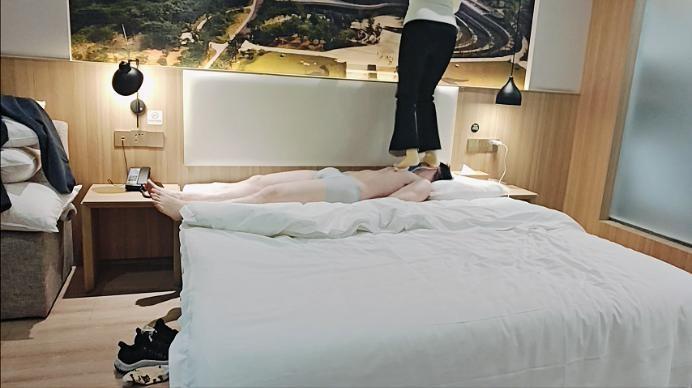 【网盘】【啦啦啦】新开发的学生s爬山后超暴力跳踩 ACYC-4127